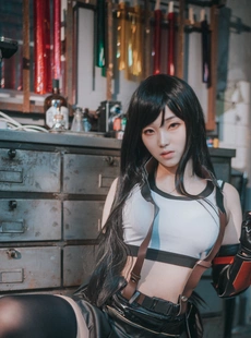 Bambi 78 DJAWA Tifa Lockhart Final Fantasy Version A